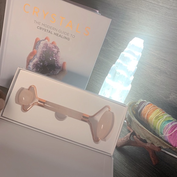 Rose Quartz Facial Roller - Picture 1 of 6